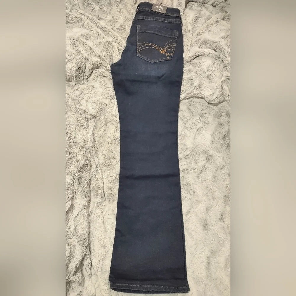 NWT Dividend‎ Flare Low Waist Jeans size 10 Dark Blue